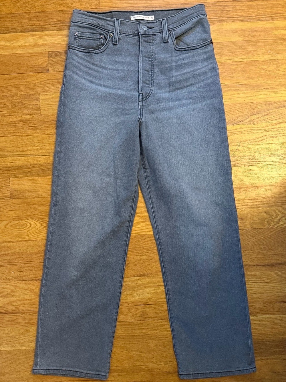 Grey Levi’s Ribcage Straight Ankle Jeans